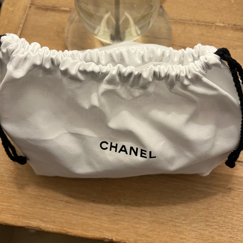 Chanel White Drawstring Bag - Picture 4 of 5